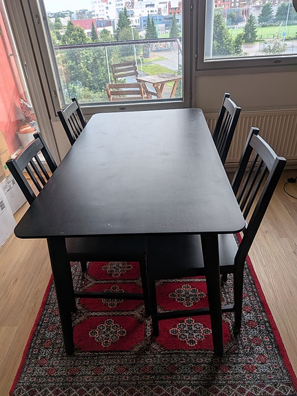 Pöytä + 4 tuolia, IKEA LISABO musta pöytä ja 4 kpl IKEA Stefan tuolia