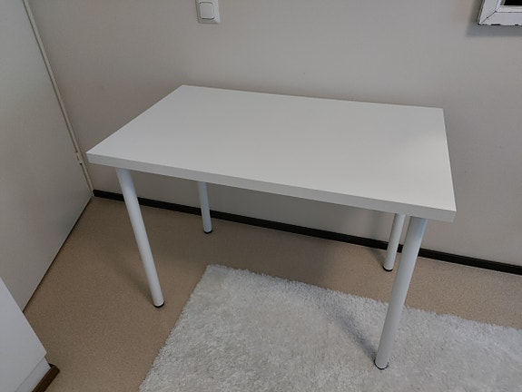 Työ-/kirjoituspöytä