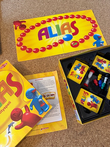 Junior Alias kuvaselityspeli