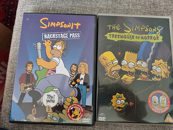 The Simpsons Backstage Pass ja Treehouse of Horror DVD:t