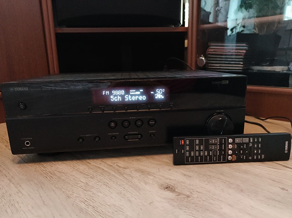 Yamaha HTR-2067 AV-vahvistin