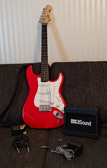 Squier Bullet Strat by Fender