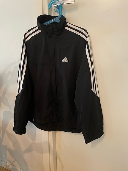 Adidas juoksutakki
