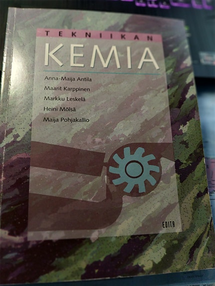 Insinöörikoulutuksen Kemian oppikirja