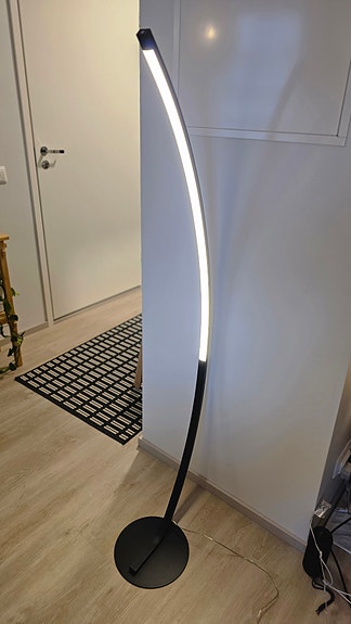 Livarno kaareva led lattiavalaisin