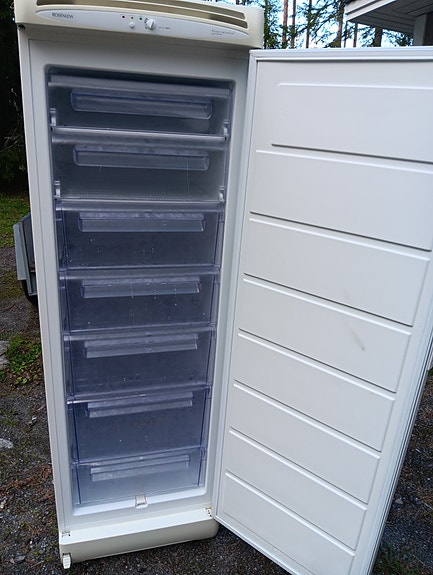 Rosenlew RPP3126 kaappipakastin valkoinen