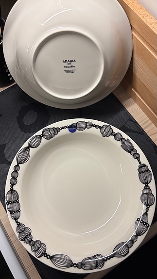 Arabia Piilopaikka syvä ruoka lautanen 24 cm