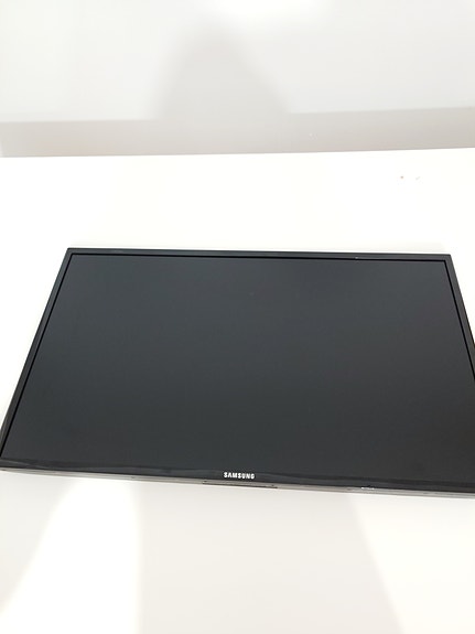 Samsung 27" fullHD näyttö