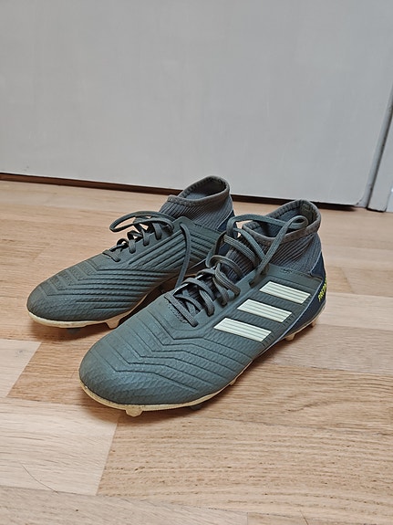 Adidas Predator jalkapallokengät 40
