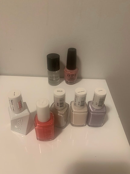Essie ja OPI kynsilakat, useita sävyjä