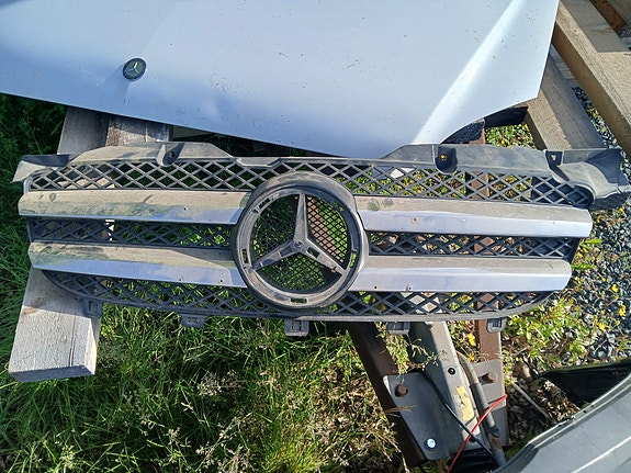 Mercedes-Benz w906 maski