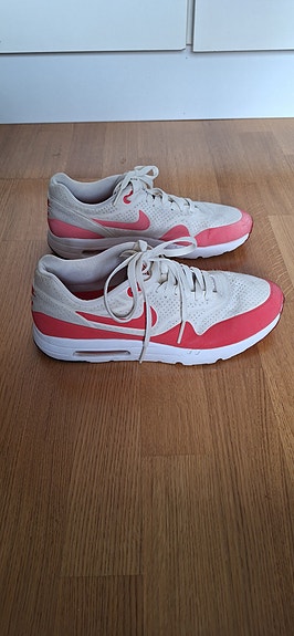 Nike 44 lenkkarit
Nike Air Max