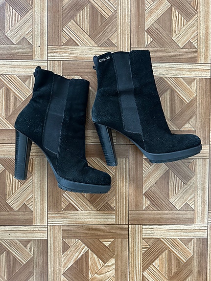 Calvin Klein suede ankle boots 39