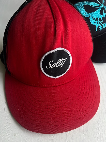 Salty Crew punainen trucker lippalakki lippis Yupoong