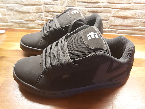 Etnies tennarit