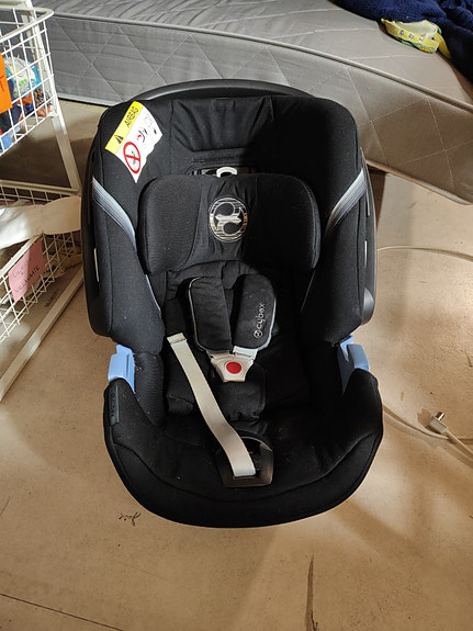 Cybex Aton 5 turvakaukalo + Cybex Aton Base 2-fix telakka