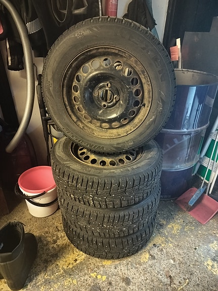 Opel 15" peltivanteet nastarenkailla + kapselit