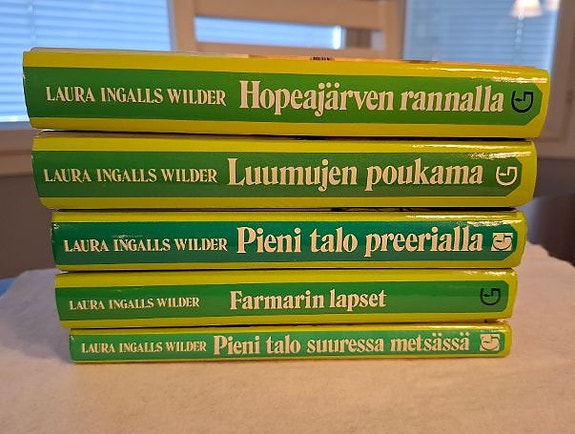 Pieni talo preerialla -kirjat yhteishintaan