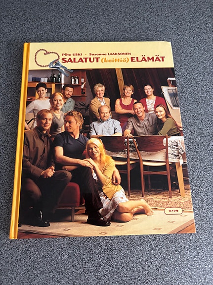 Salatut elämät -kokkauskirja