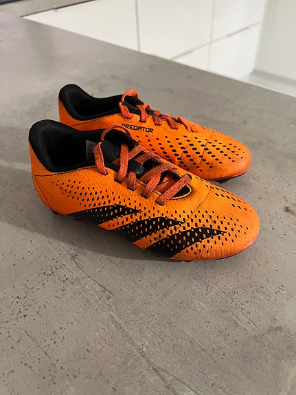 Adidas nappikset 30