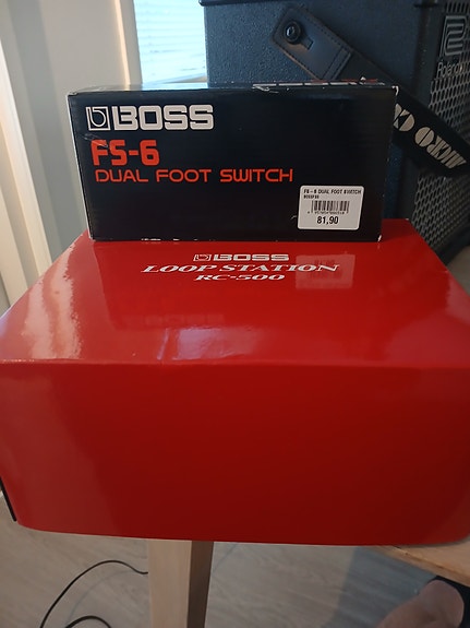 Boss RC-500 + Boss FS-6 + PSA-virtalähde + PCS-DLS58-kaapeli