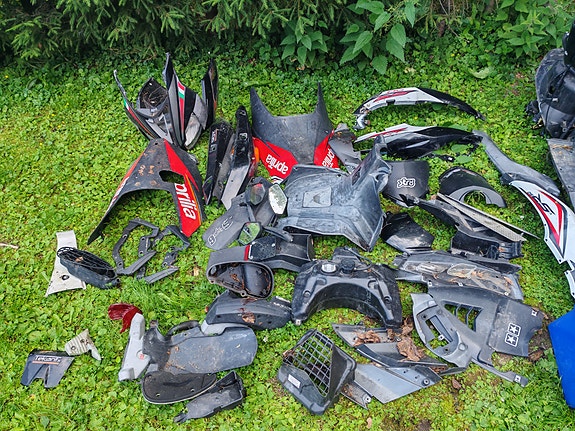 Aprillia SR 50 Skootterin katteita ja runko-osia