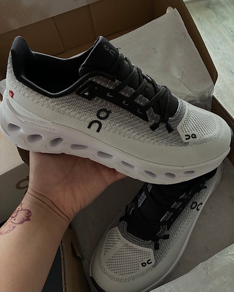 On Running juoksukengät koko 38 valkoinen musta