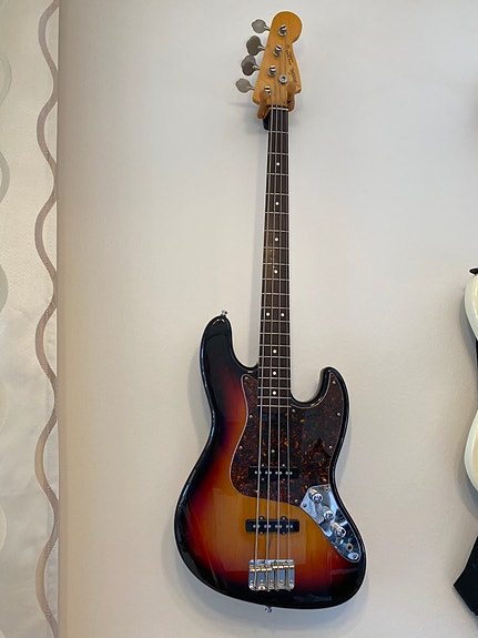 Fender Jazz Bass sähköbasso sunburst