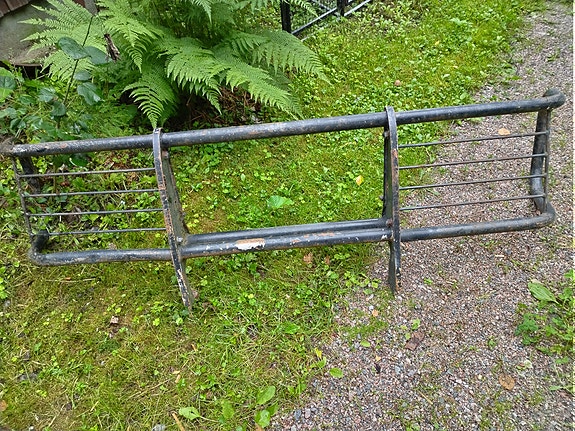 Karjapuskuri, ollut vanhassa toyotassa