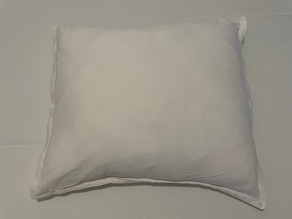 Valkoinen tyynynpäällinen
