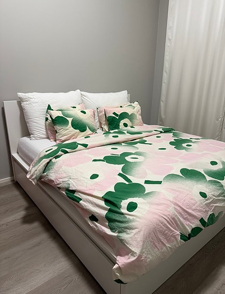 IKEA MALM-sänky säilytyslaatikolla