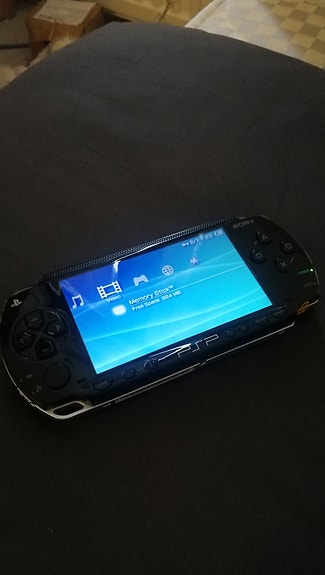 Sony PSP 1004 käsikonsoli Piano Black