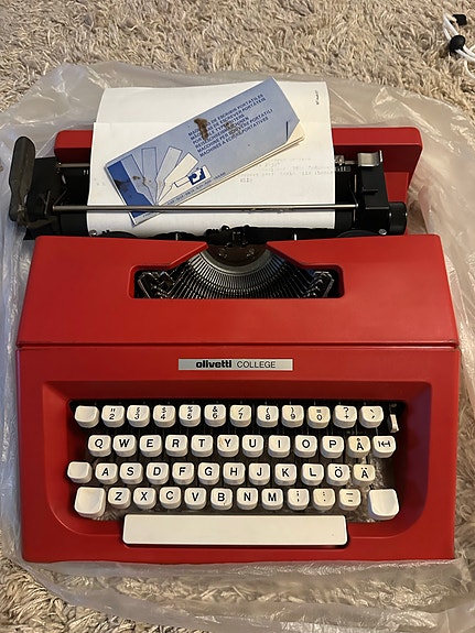 Olivetti College kirjoituskone punainen
