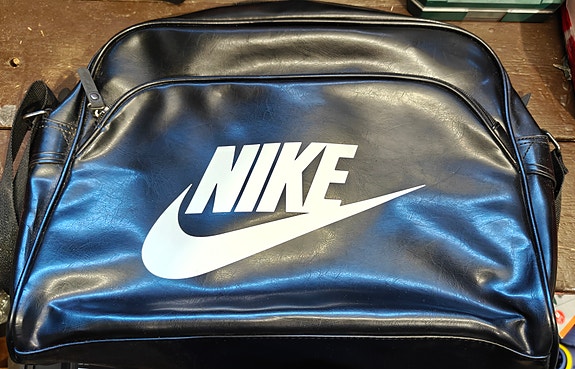 Nike olkalaukku tekonahkaa unisex