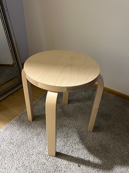 Käyttämätön Artek jakkara