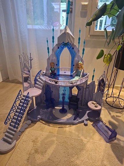 Frozen linna