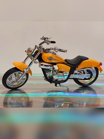 Honda Magna 1992 Pienoismalli - Motor Max 1/18 Skaala