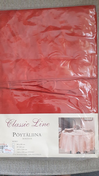 Upea punainen pöytäliina