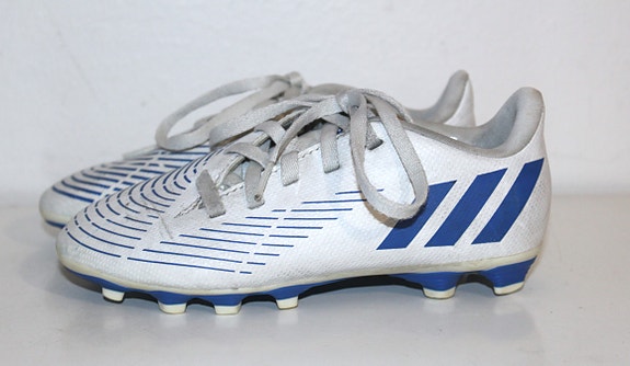 Lasten Adidas jalkapallokengät koko 30