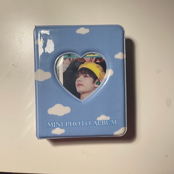 BTS photareilla täytetty k-pop binder