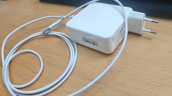 Apple MacBook MagSafe -laturi – uusi ja käyttämätön