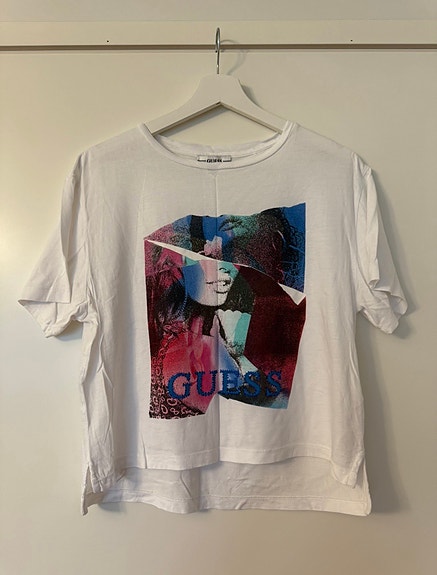 GUESS t-paita