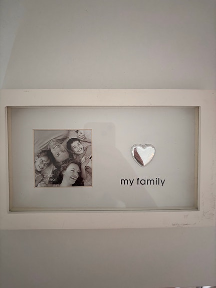 IKEA valkoinen valokuvakehys my family -teksti