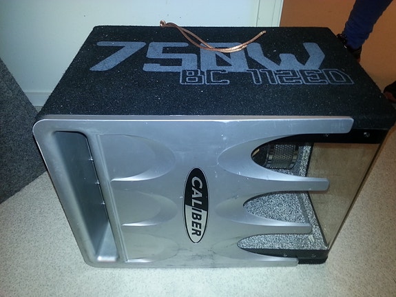 Caliber 750w subbari portti kotelossa