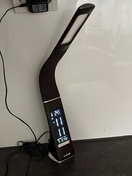 Avide LED pöytävalaisin kellolla ja lämpömittarilla