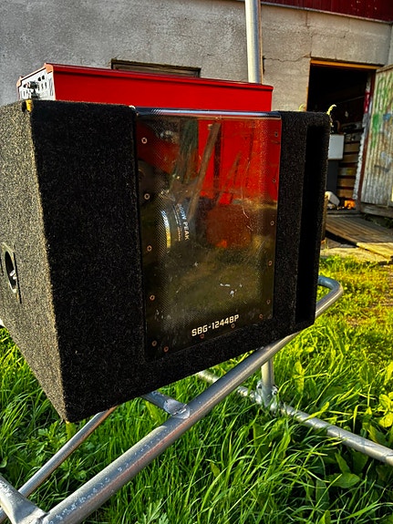 Alpine SBG-1244BP subwoofer 4ohms GAS BEAT 80.4 vahvistin