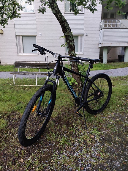 29" Alumiinirunkoinen maastopyörä