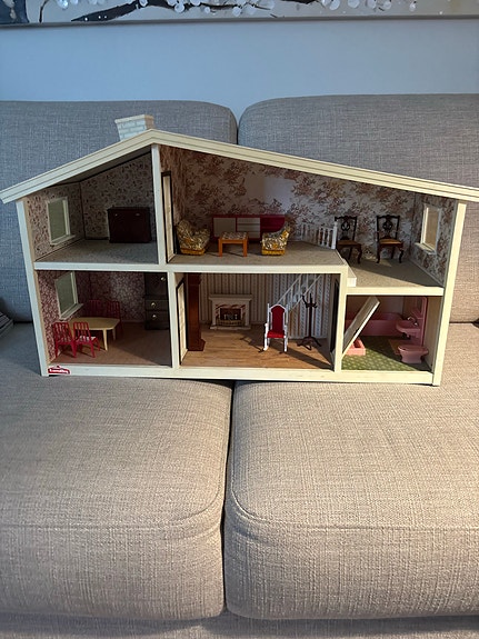 Lundby nukkekoti kalusteilla