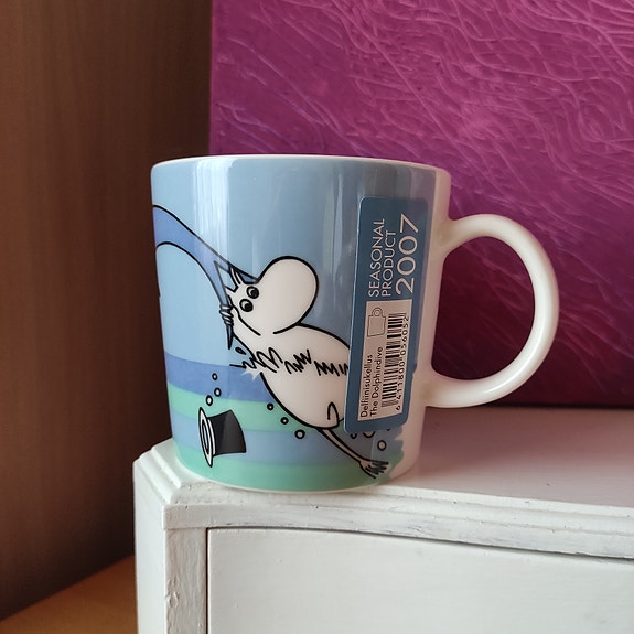 Delfiinisukellus muumimuki