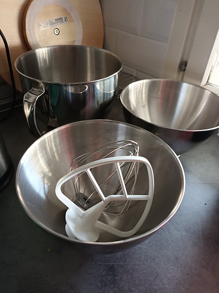 Electrolux Assistent koneen kulhoja, vispilä ja taikinasekoitin